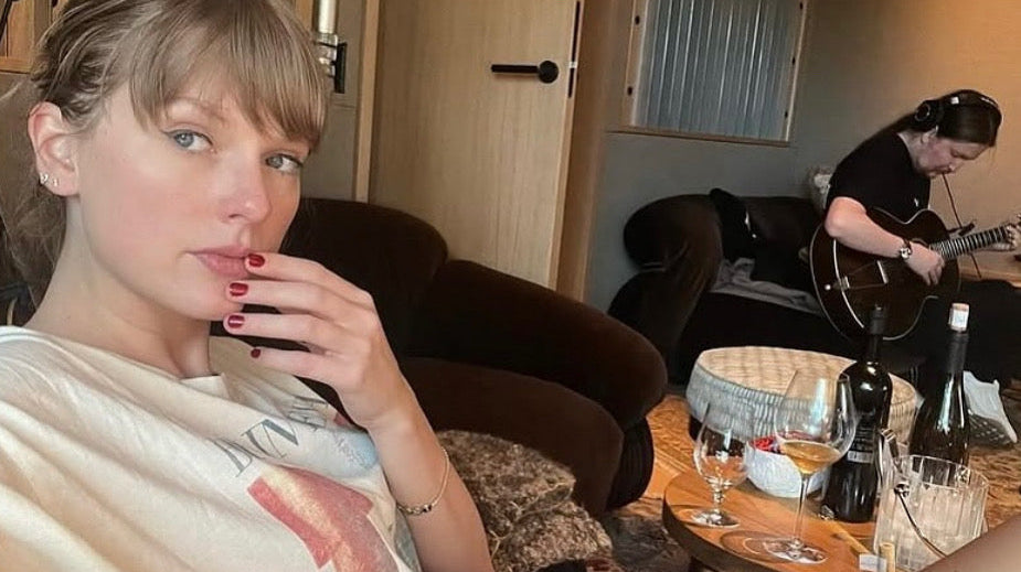 Taylor Swift Rocks the Daydreamer LA Bruce Springsteen Tee — Here’s How to Steal Her Look ❤️