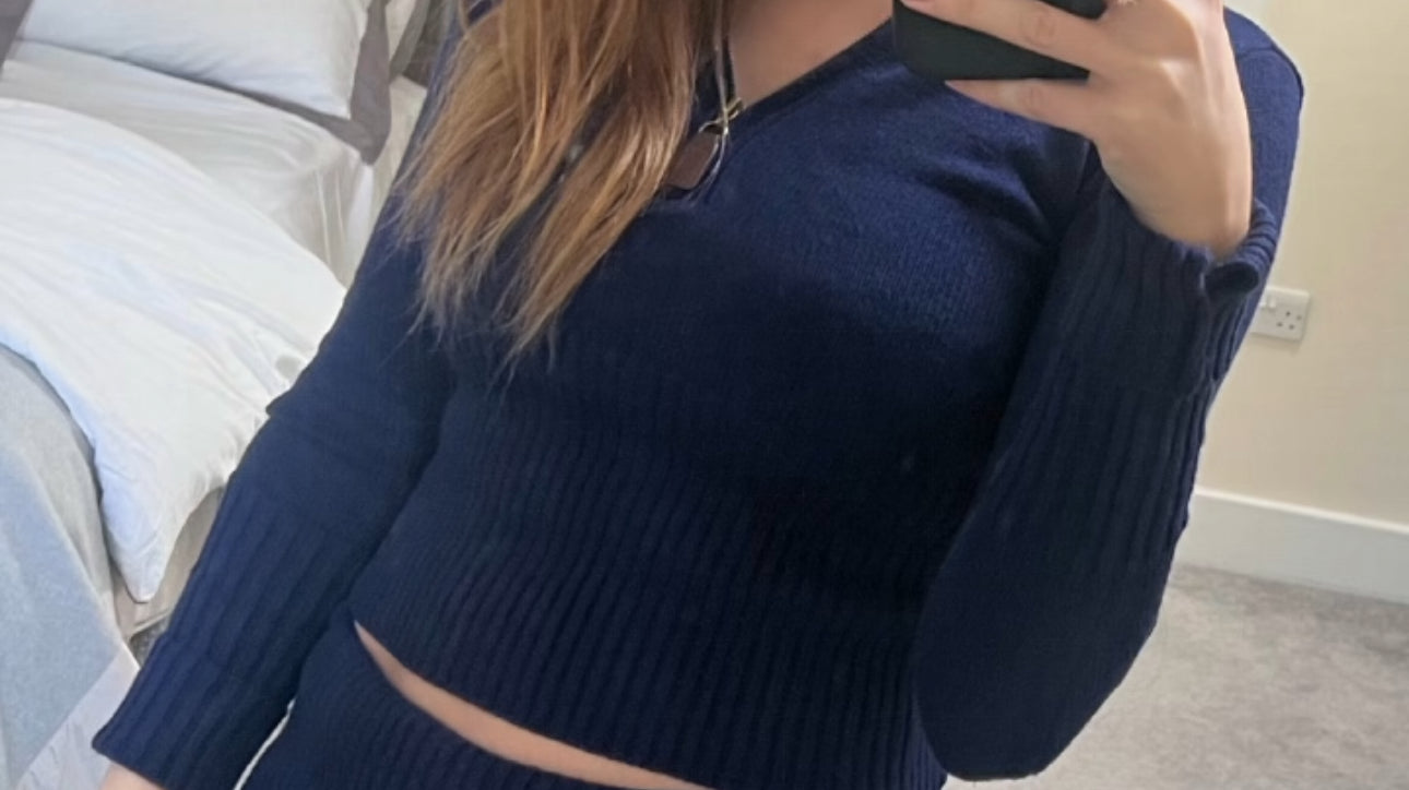 Una Healy keeps cosy in Frankies Bikinis