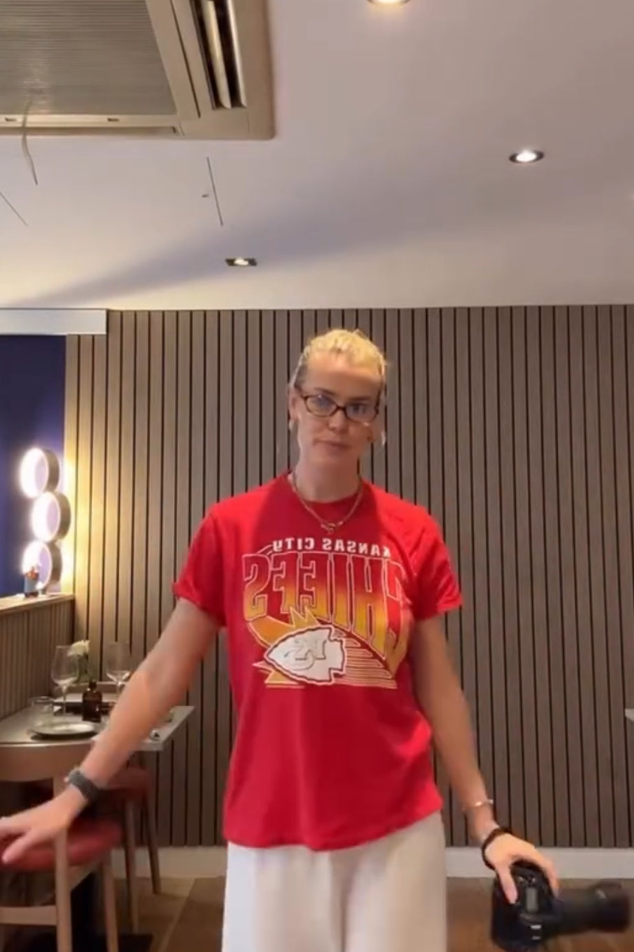 chloe meadows in junkood tee