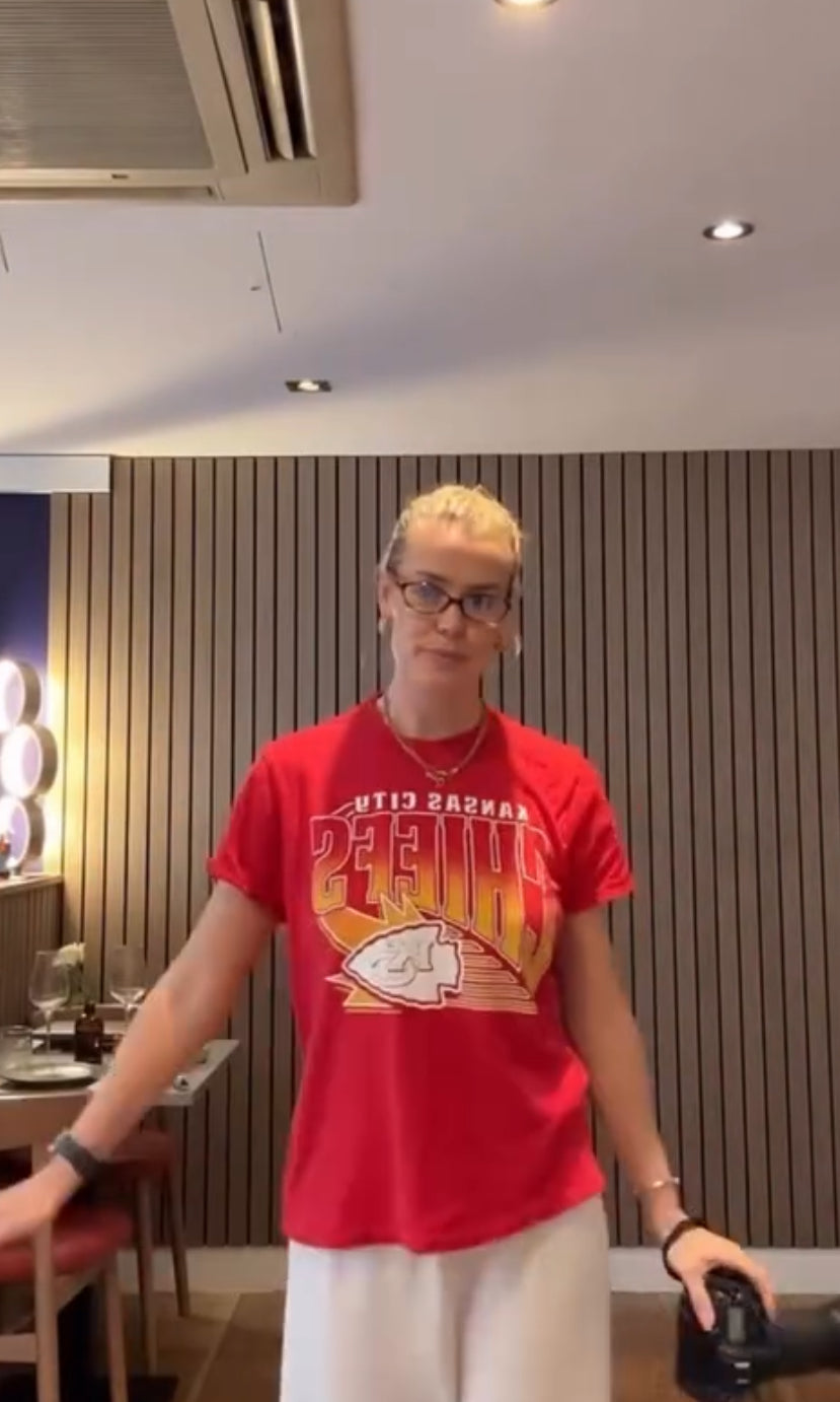 chloe meadows in junkood tee