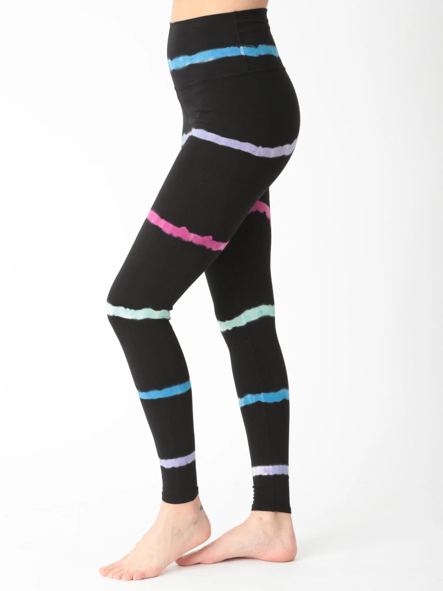 Shop Electric and Rose Electric & Rose Sunset Onyx Leggings as seen on Malin Andersson Leggings for women – premium loungewear and festival fashion at Spoiled Brat