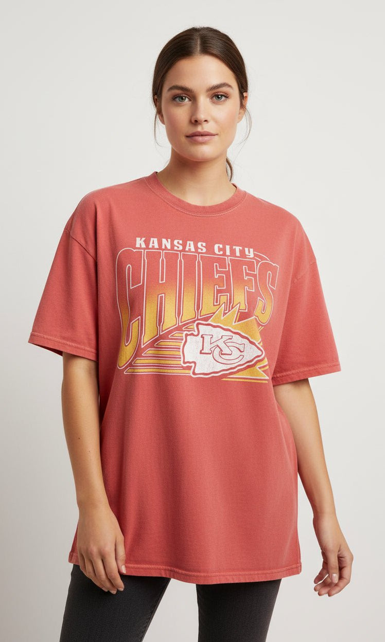 JUNKFOOD Kansas City Chiefs T-Shirt as seen on Taylor Swift by Junk Food – T-Shirt – S | Spoiled Brat UK