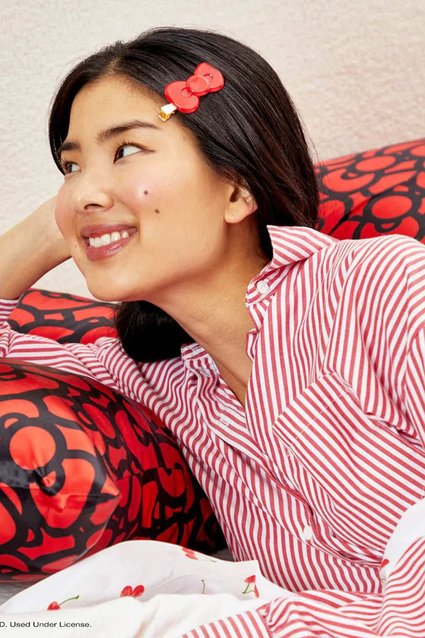 Hello Kitty x Kitsch Satin Pillowcase - Hello Kitty Bathes in a Sea of Bows by Kitsch – Pillow – Red | Spoiled Brat UK