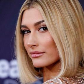 Hailey Baldwin-Bieber | Shop Hailey Biebers Fashion & Style Online