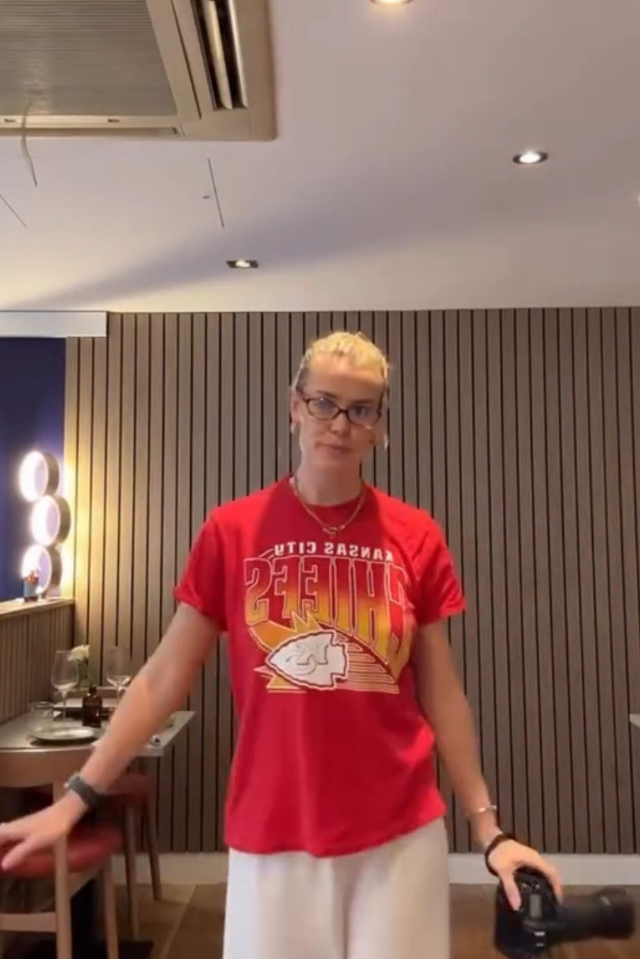 chloe meadows in junkood tee